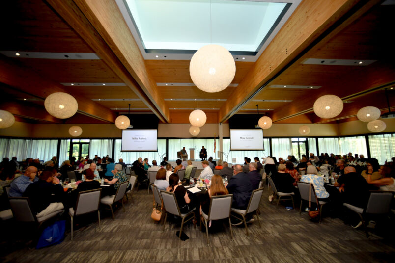Fundraising dinner crowd